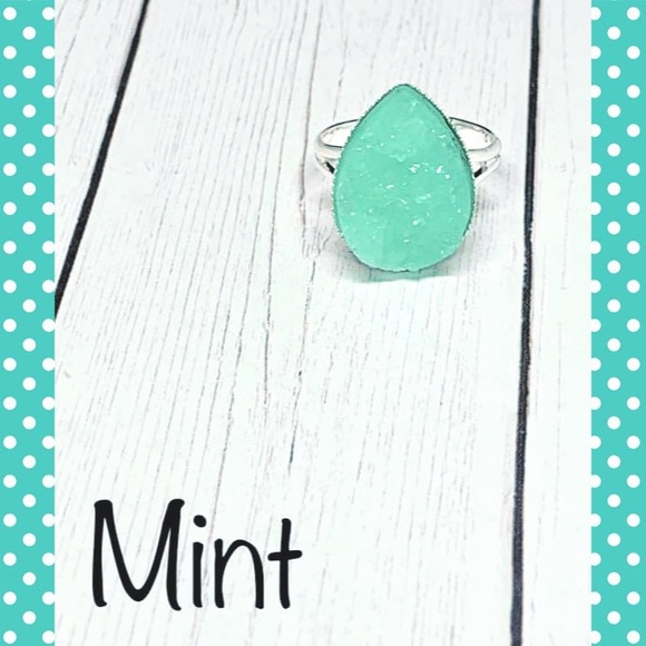 5/$25 Mint Teardrop Ring Adjustable 10mm - Picture 1 of 1